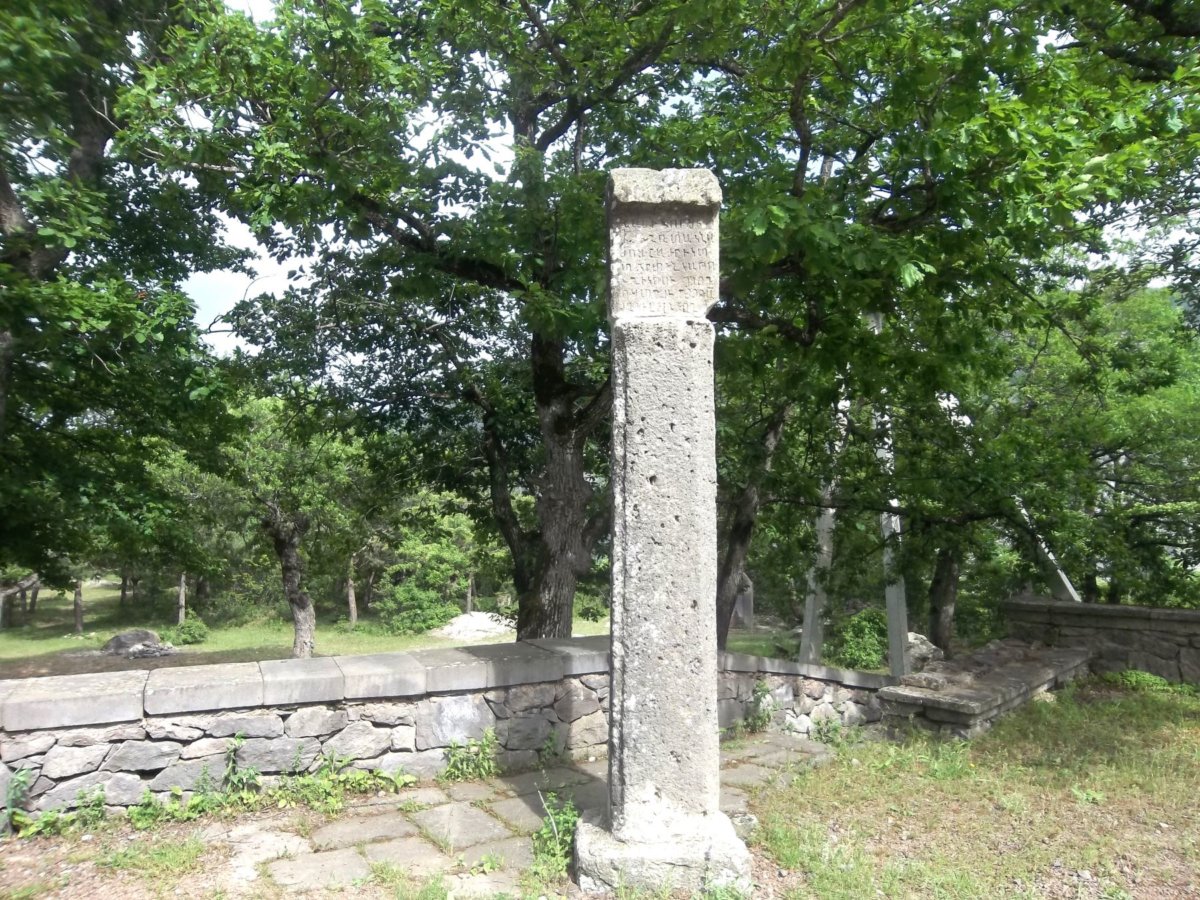 Խրիմյան Հայրիկի հուշաքարը