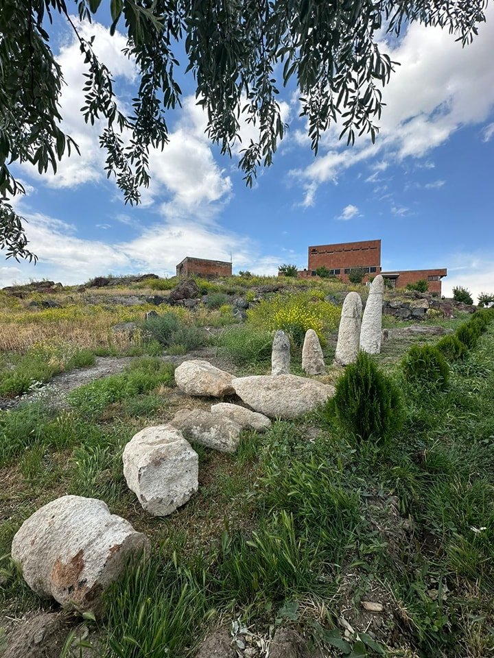 Ֆալոսատիպ կոթողները տեղափոխվել են «Մեծամոր»