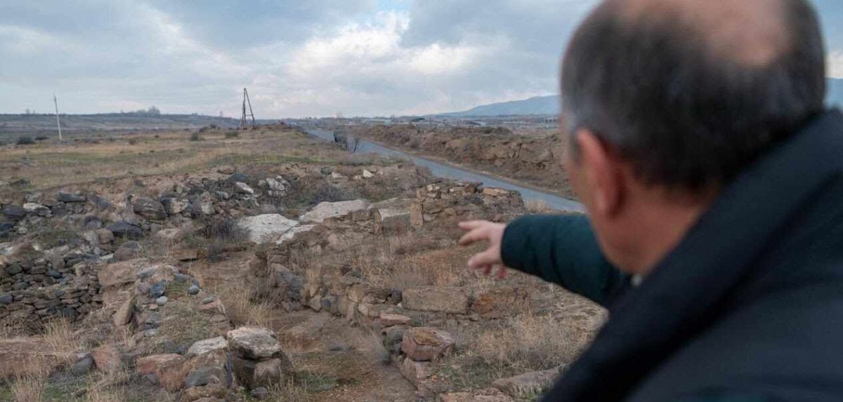 Աչքը Ագարակին, մտքով անցյալում