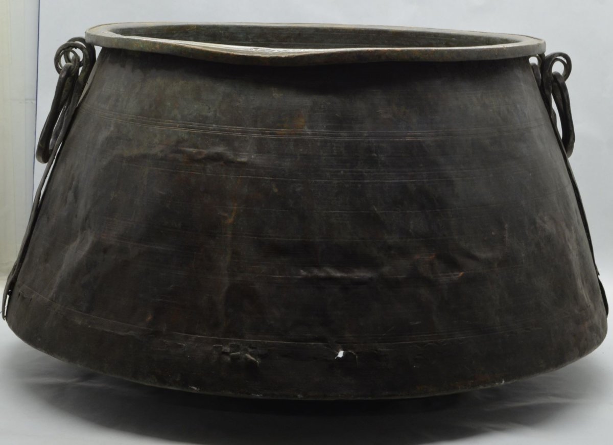 Զարդանախշ շուրթով  կաթսան մաքրումից առաջ և հետո  