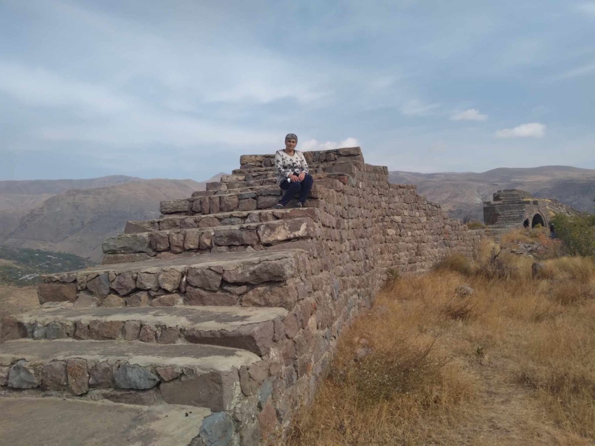 Մայրական սիրով ու նվիրումով հուշարձաններին կյանք տվող պահապանը