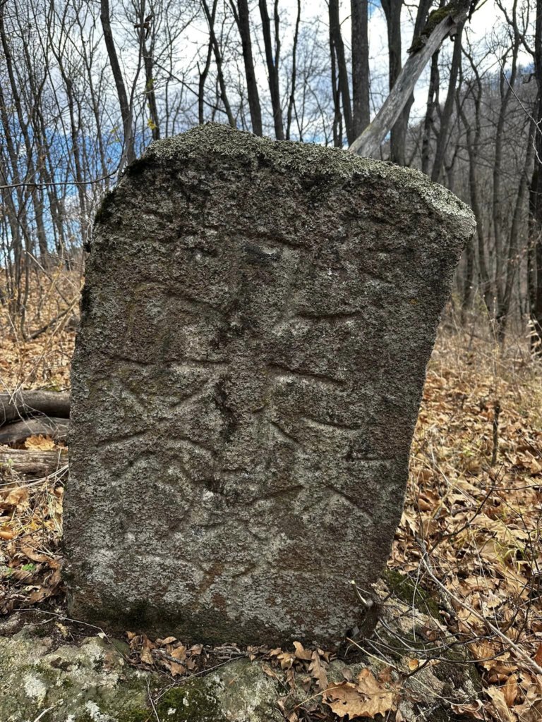 Թաքնված խաչքարերի հետքերով