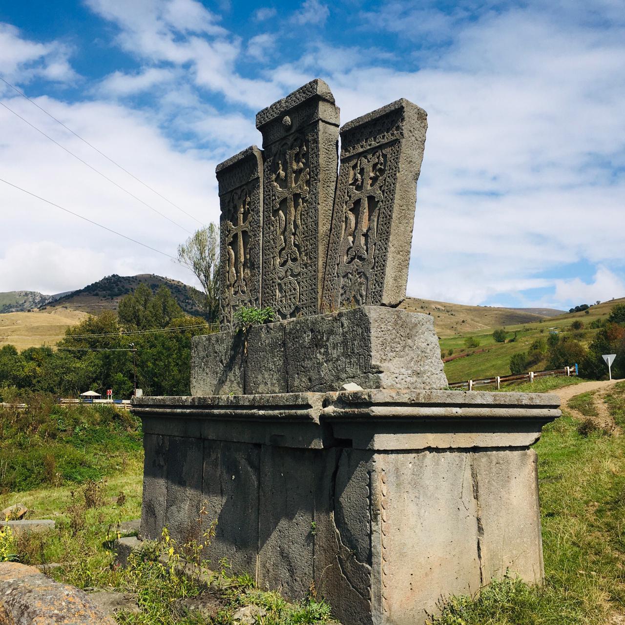 Տուտիկ իշխանի խաչքարը կրկին ամուր կանգնած է 