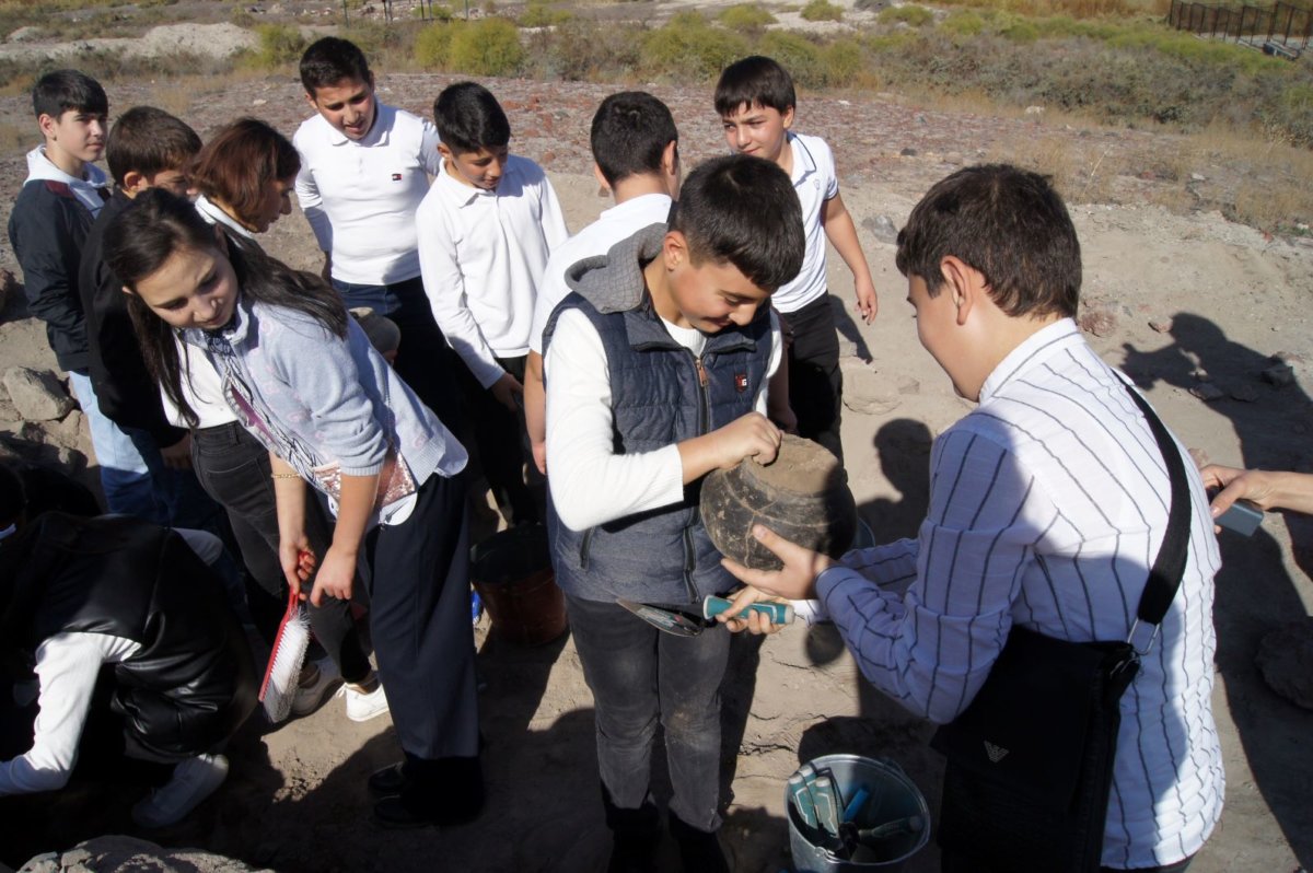 Շոշափելով Մեծամորը