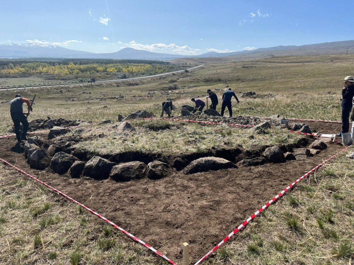 Պեղումներ Քանագեղի դամբարանադաշտում