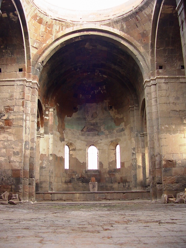 Արուճի տաճարի գմբեթին ժամանակավոր պաշտպանիչ ծածկ է տեղադրվում 