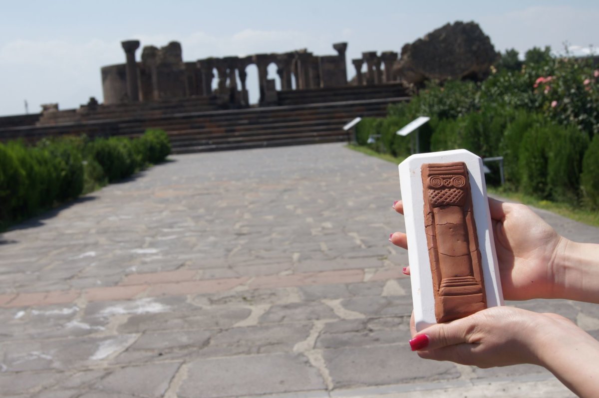 «Հուշարձանը իմ ձեռքերում է»․ կրթական ծրագիրը Զվարթնոցում