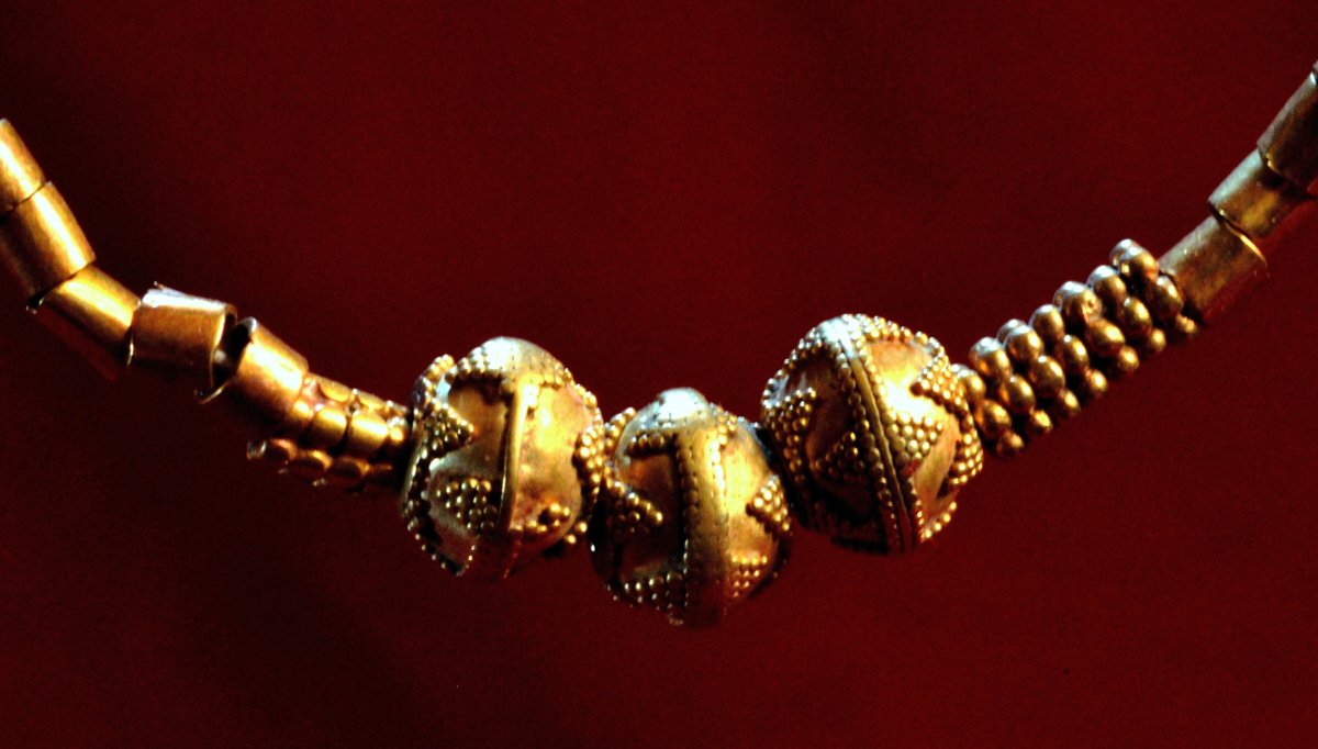 Ուշբրոնզեդարյան պերճանքի առարկաներ Մեծամորից