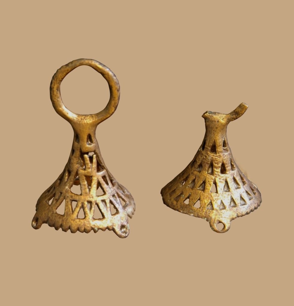 Բրոնզե կախիկներ Սարուխանի «Պալի տակ» դամբարանադաշտի հավաքածուից