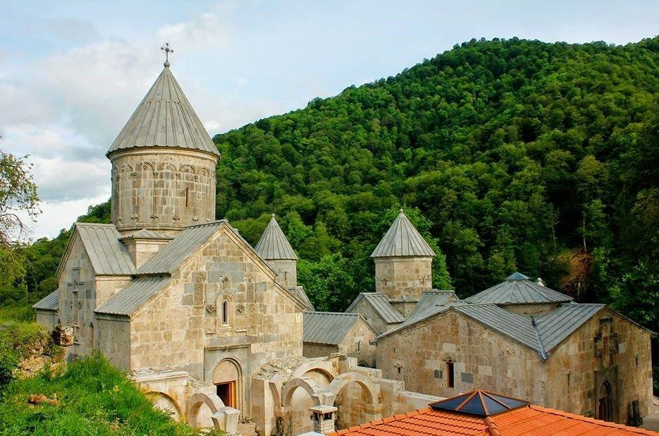 Արծվի խաղը. Հաղարծին