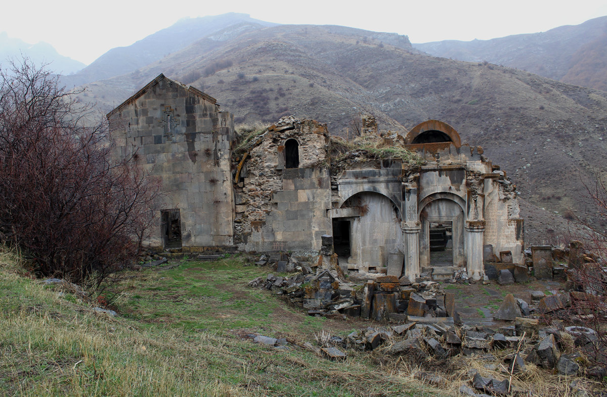 Սելիմի քարավանատուն, Իշխան Չեսար Օրբելյանի ապարանք, Արատեսի վանական համալիր, Դադալի կամուրջ ․․․ Մշտադիտարկման աշխատանքներ Վայոց ձորի մարզում