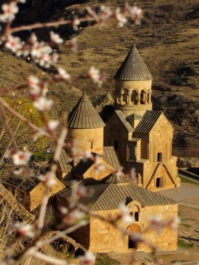 Վարպետ Մոմիկի սիրո պատումը․ Նորավանքի ավանդազրույցը