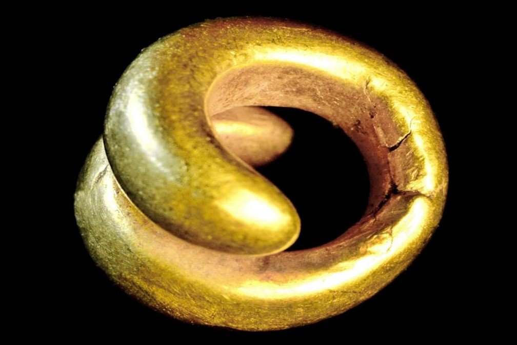 Մանկական հերակալ. Հայաստանի ամենահին ոսկե զարդը