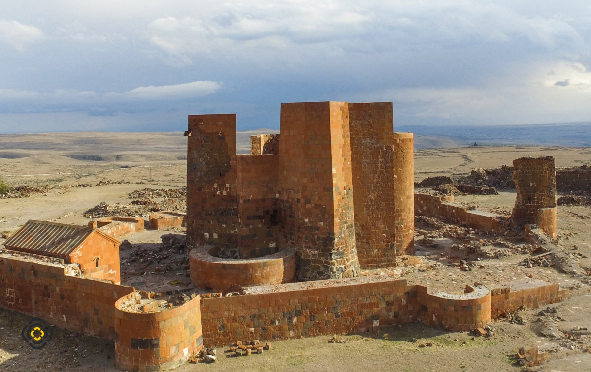 Հնի ու նորի խաչմերուկում. Դաշտադեմի ամրոց