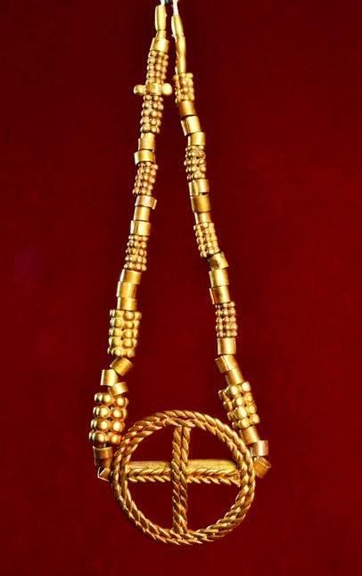 Մեծամորյան շքեղ գտածոն՝ ոսկե վզնոցը