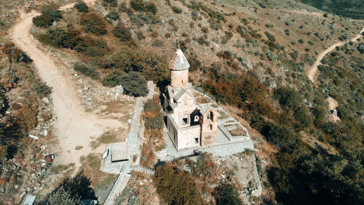 Գարնան ծաղկեպատ վանքը․ Սպիտակավոր Սուրբ Աստվածածին