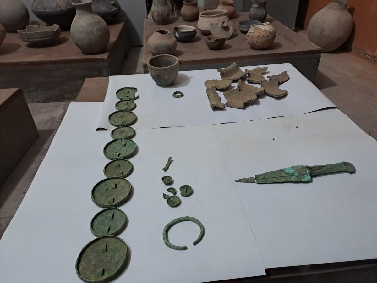 Տավուշի բրոնզեդարյան գտածոներ «Բերդ» պատմամշակութային արգելոցում․ բրոնզե զարդեր, կավե իրեր