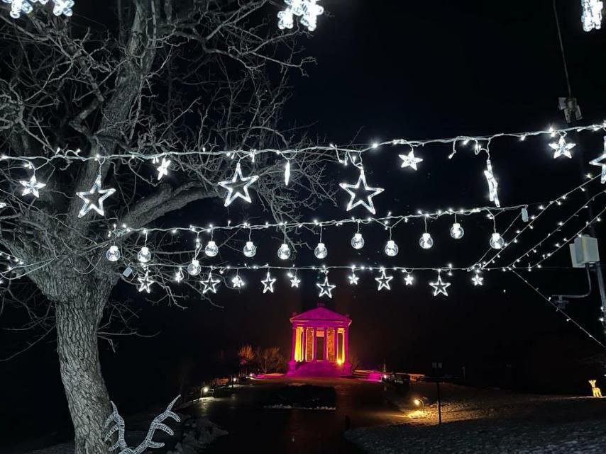 Ամանորյա լուսավորությունը Գառնիում