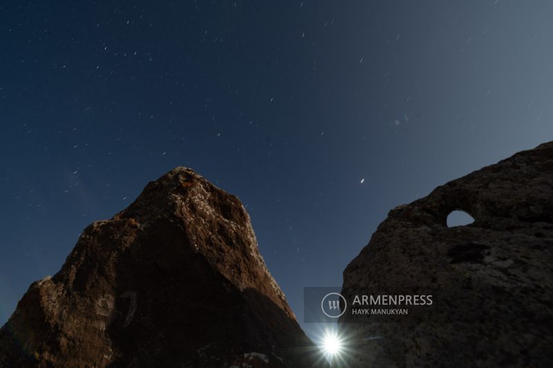 «Արմենպրես» պետական լրատվական գործակալության անդրադարձը ««Զորաց քարեր» բնակատեղի» պատմամշակութային արգելոցում տեղի ունեցած՝ «Մարդը տիեզերական անսահմանությունում» խորագրով միջոցառմանը