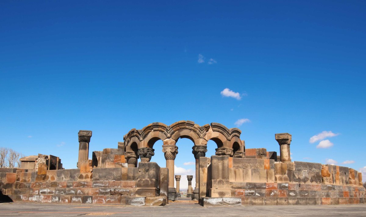 ԶՎԱՐԹՆՈՑ ՏԱՃԱՐԸ