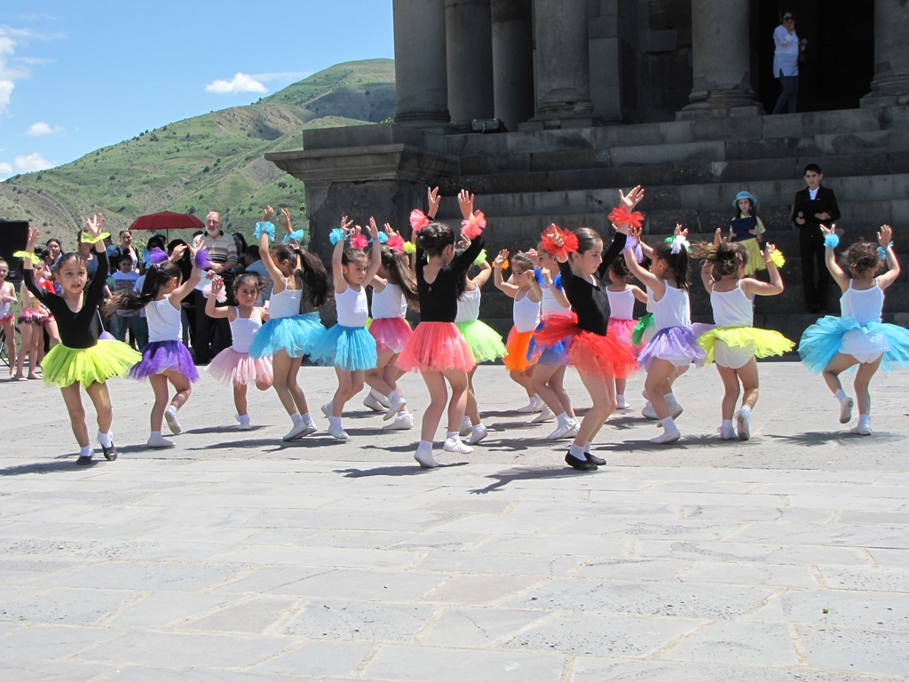ՀՈՒՆԻՍԻ 1-ԻՆ՝ ՏՈՆԱԿԱՆ ՀԱՄԵՐԳ ԳԱՌՆԻՈՒՄ