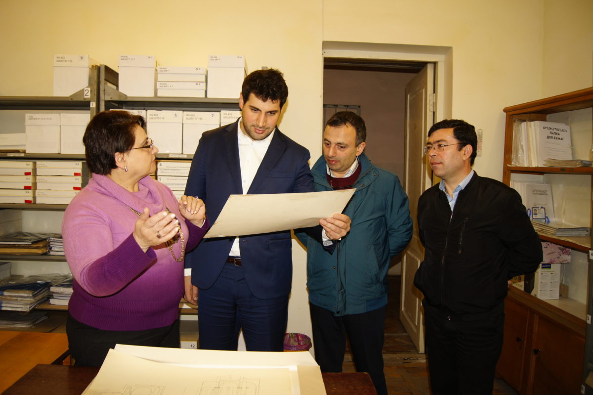 ՏԻԳՐԱՆ ԳԱԼՍՏՅԱՆԸ ԾԱՆՈԹԱՑԵԼ Է «ՊԱՏՄԱԿԱՆ ՄԻՋԱՎԱՅՐԻ ՊԱՀՊԱՆՈՒԹՅԱՆ ԾԱՌԱՅՈՒԹՅՈՒՆ» ՊՈԱԿ-Ի ԱՇԽԱՏԱՆՔՆԵՐԻՆ