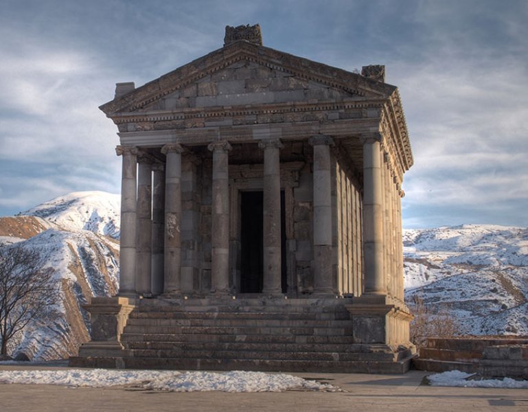 ՏՈՆԱԿԱՆ ՕՐԵՐԻՆ «ԳԱՌՆԻ» ԵՎ «ԶՎԱՐԹՆՈՑ» ԱՐԳԵԼՈՑ-ԹԱՆԳԱՐԱՆՆԵՐԸ ԿԱՇԽԱՏԵՆ