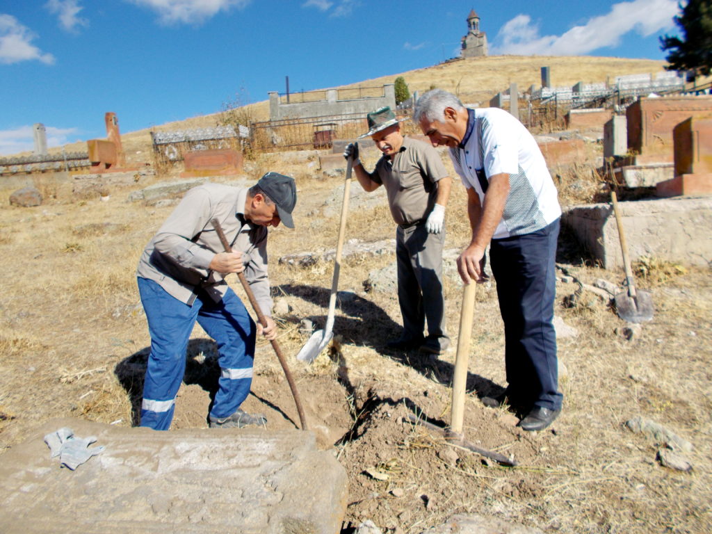 ՈՒՂՂՎԵԼ ԵՎ ԱՄՐԱԿԱՅՎԵԼ ԵՆ ԽԱՉՔԱՐԵՐ