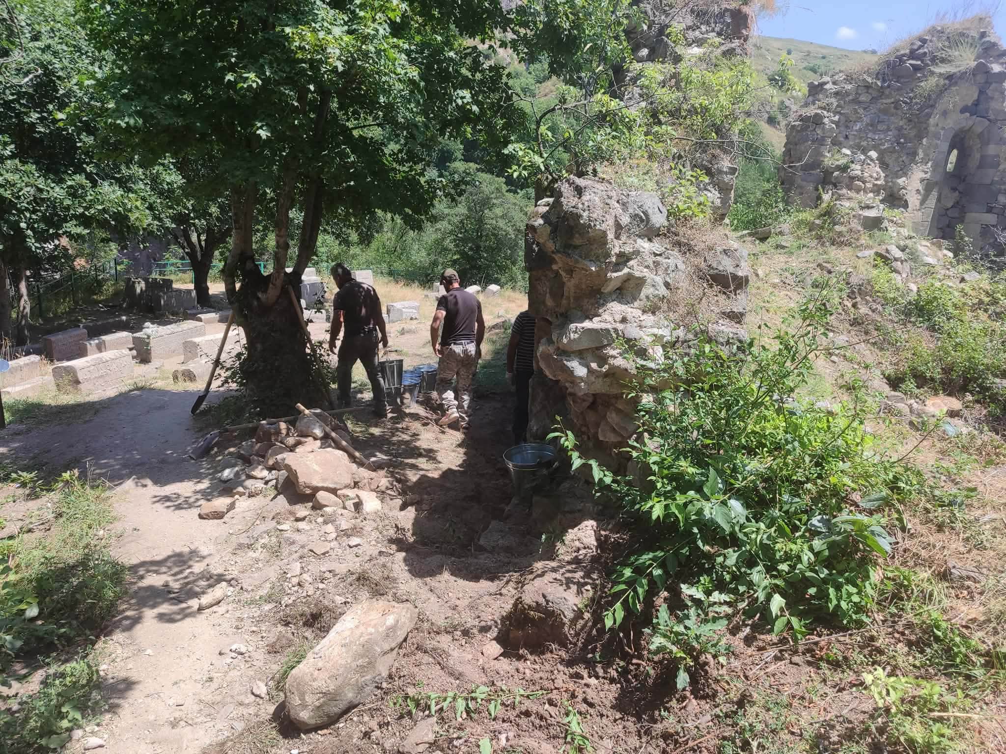 Պեղումներ՝ Խնձորեսկում